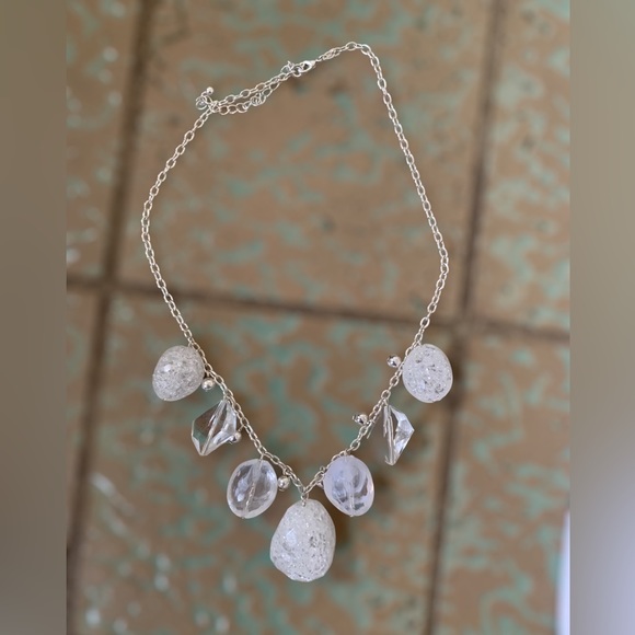 White stones with silver chain necklace - Picture 2 of 2